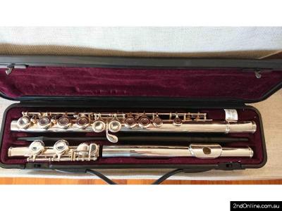 Yamaha Sliver Flute - 221 Made in Japan. In excellent conditions
